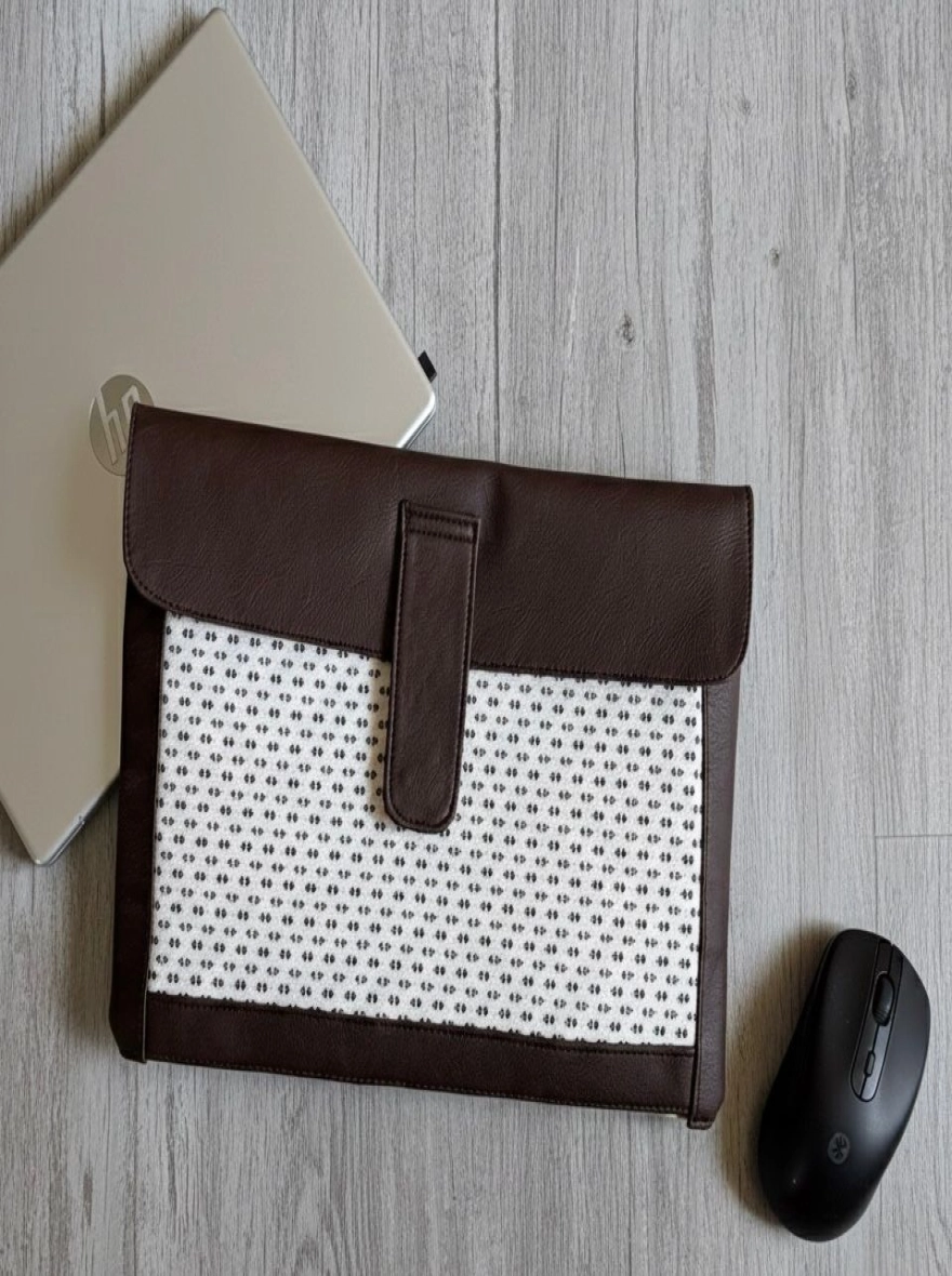 Oxford Polka Dot & Espresso Laptop Sleeve
