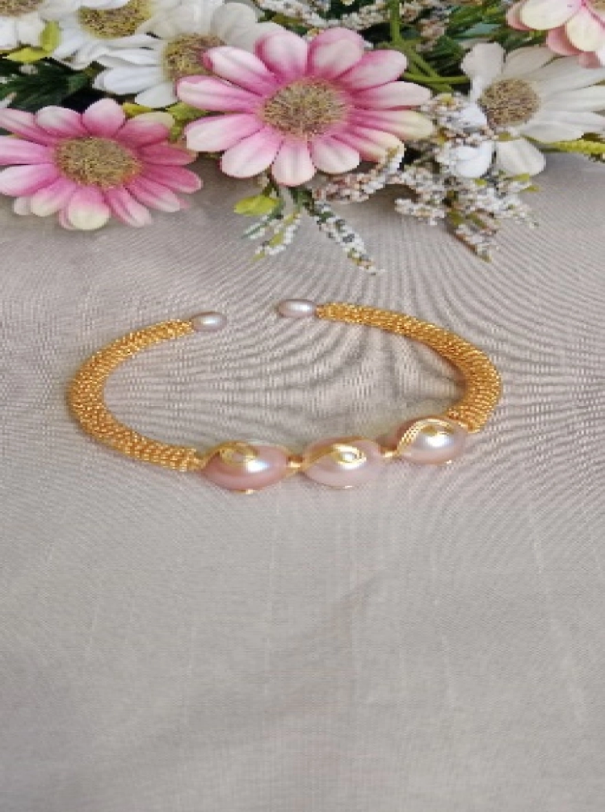Pearl Adjustable Bracelet for fashionable women