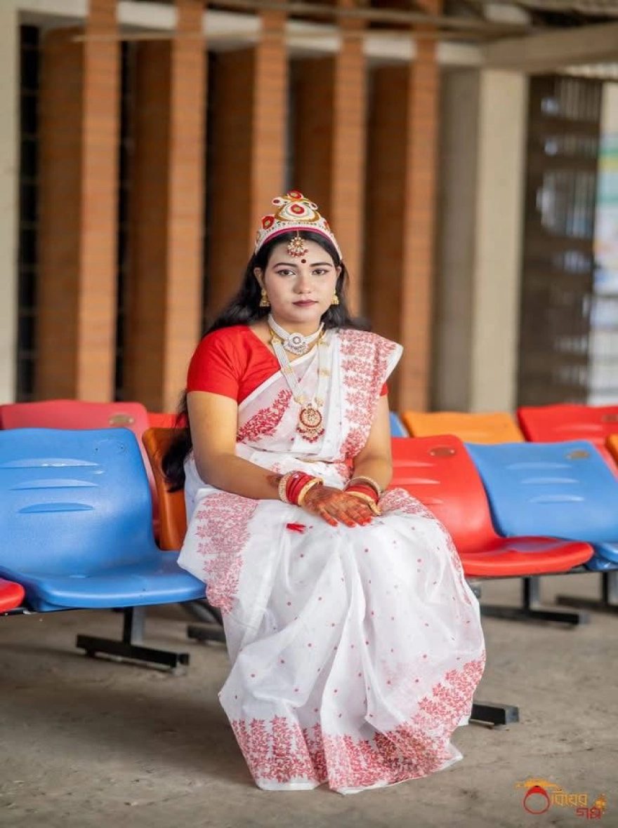 Women's Puja Special Afsan Print Saree - Traditional Red & White Half Silk