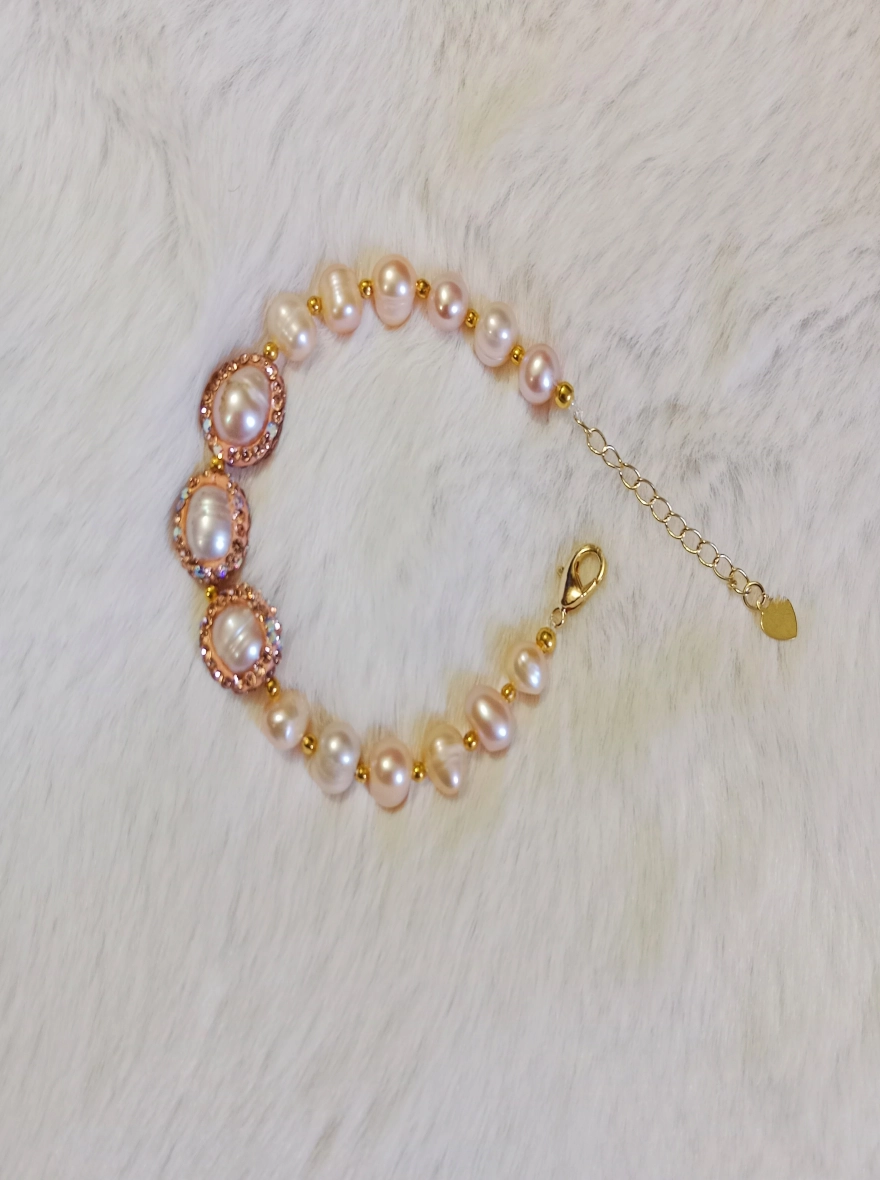 Original pearl adjustable Bracelet for Stylish Woman 