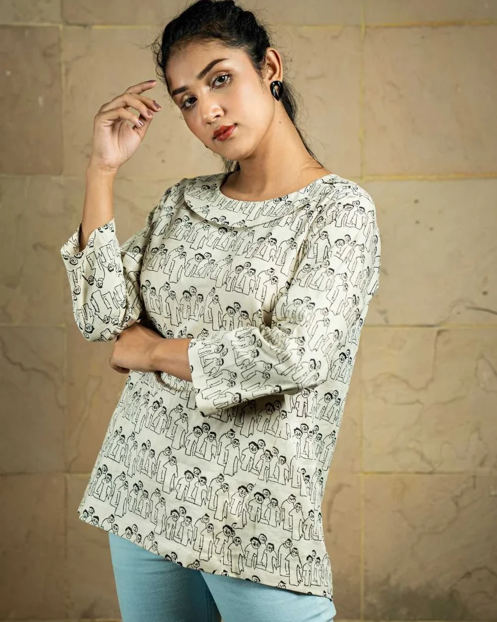 Amra Sobai Raja Short Tops