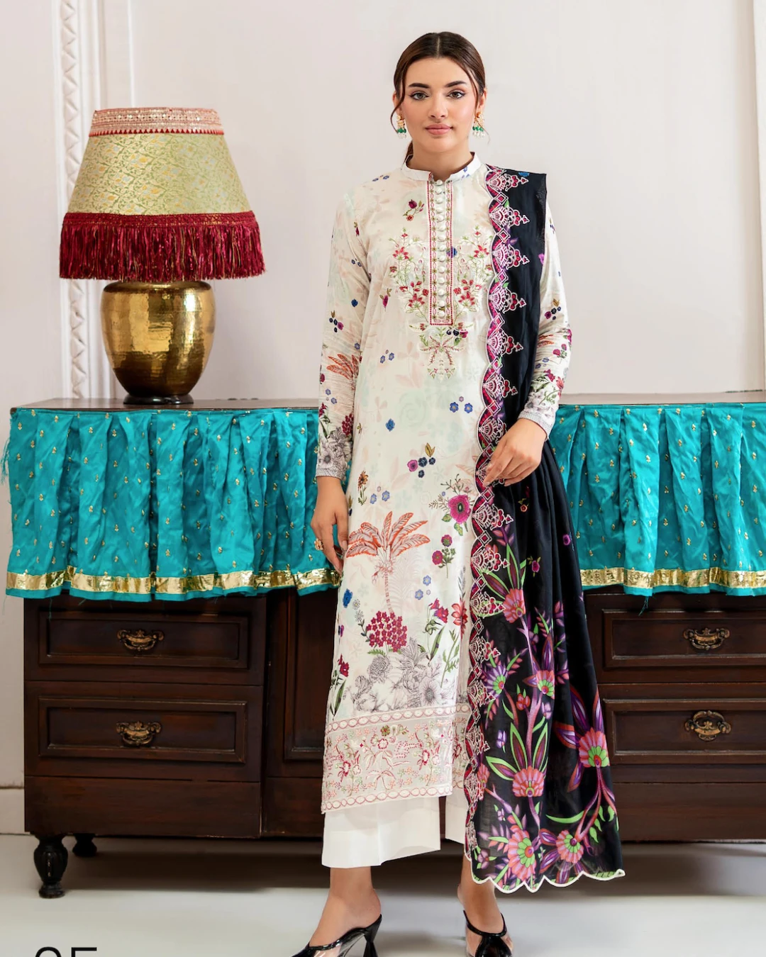 Pakistani Mahajal Vol. 16 by Gull Jee Unstitched – Ivory Midnight Ring Edition
