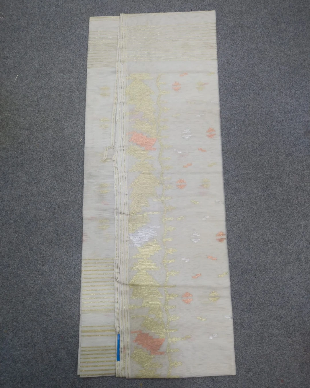 Cream and Pastel Peach Geometric Handloom Ransom Silk Jamdani Saree