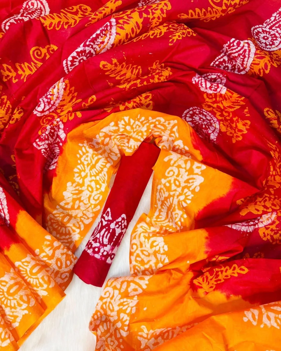 Tangail Tat Cotton Batik Print Saree-3