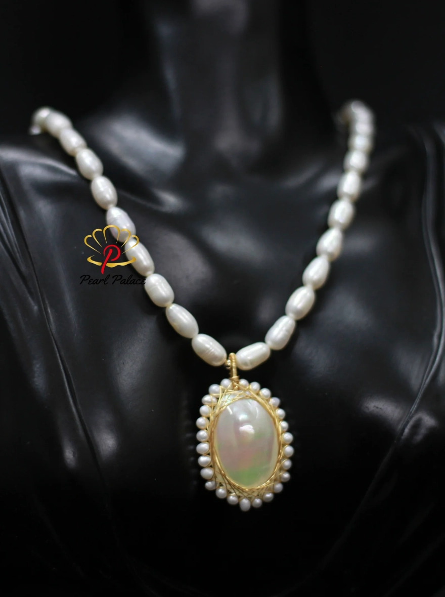 White Pearl Necklace with Shell Pearl Pendant.