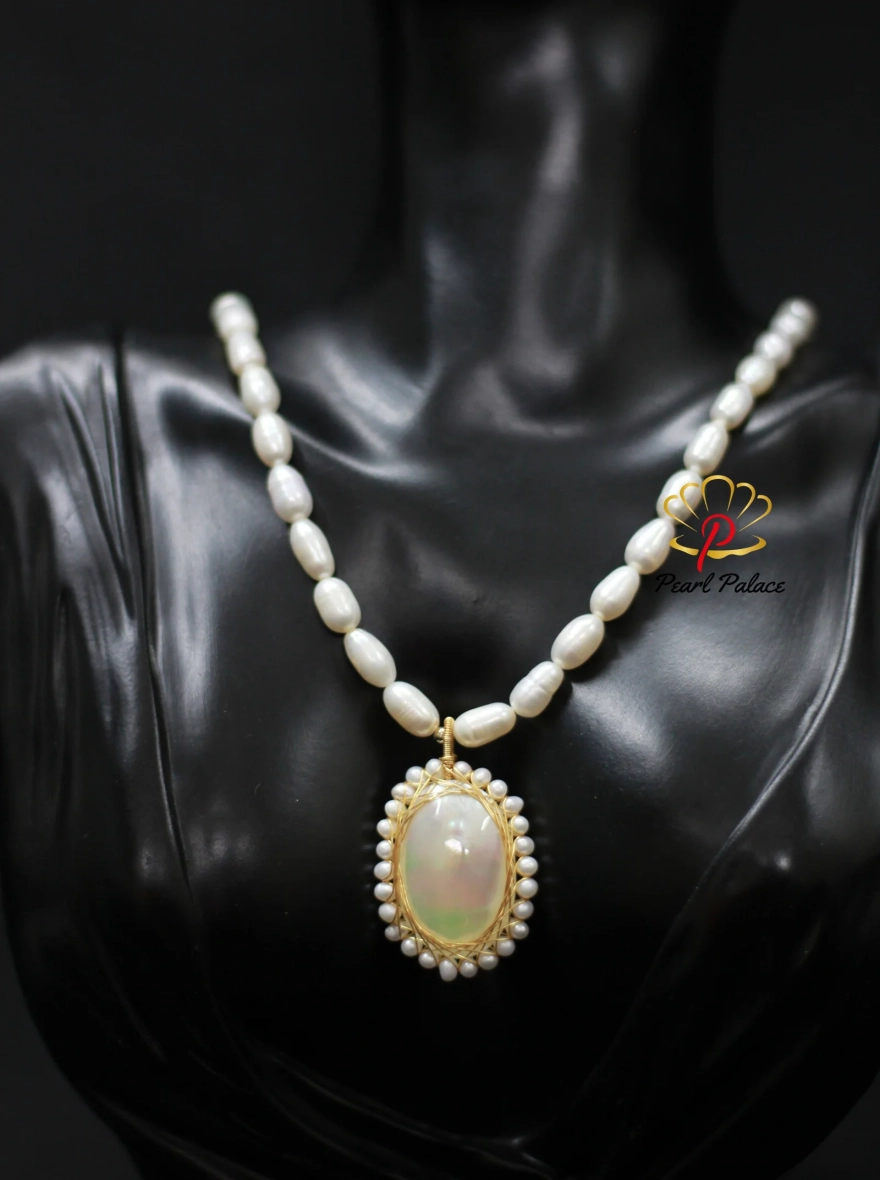 White Pearl Necklace with Shell Pearl Pendant.