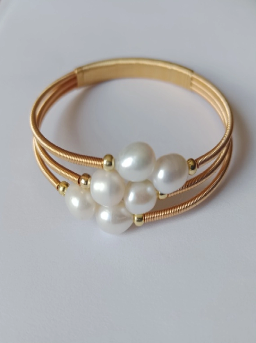 Pearl Adjustable Bracelet for women with gold plating body