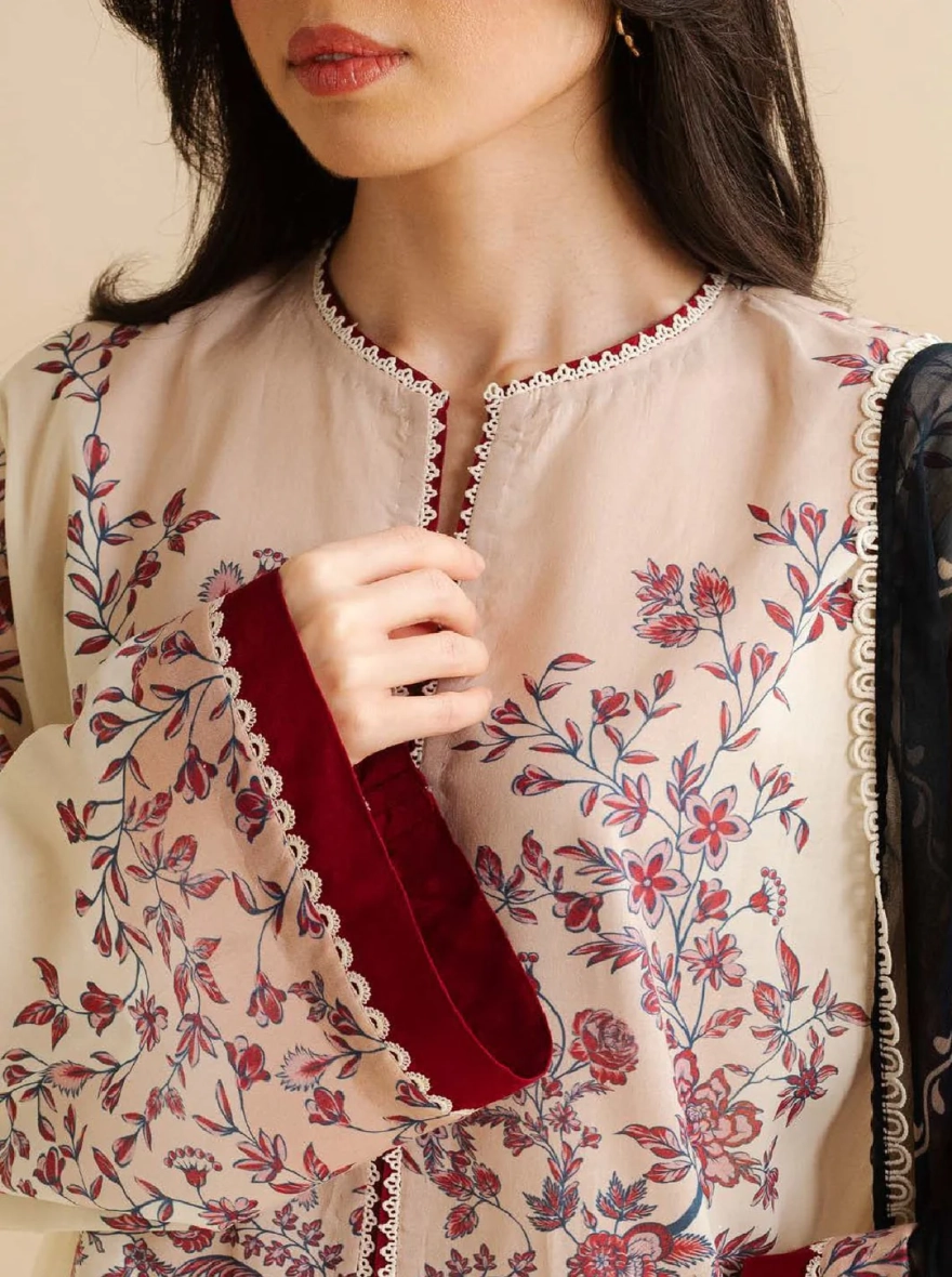 Zara Shahjahan Coco Print – Floral Blush Unstitched 3 Piece Suit