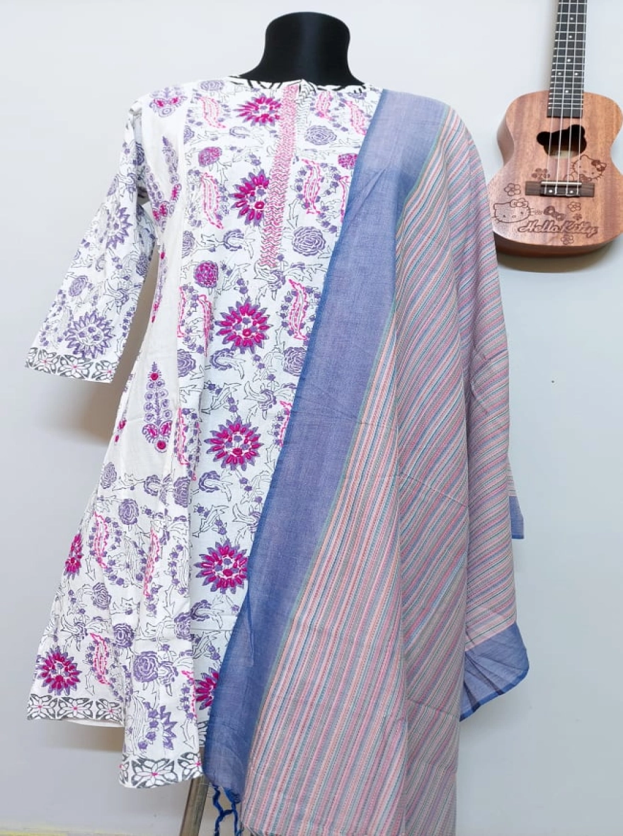 Indigo Heritage Paisley Print Kurti with Sky-Blue Striped Dupatta