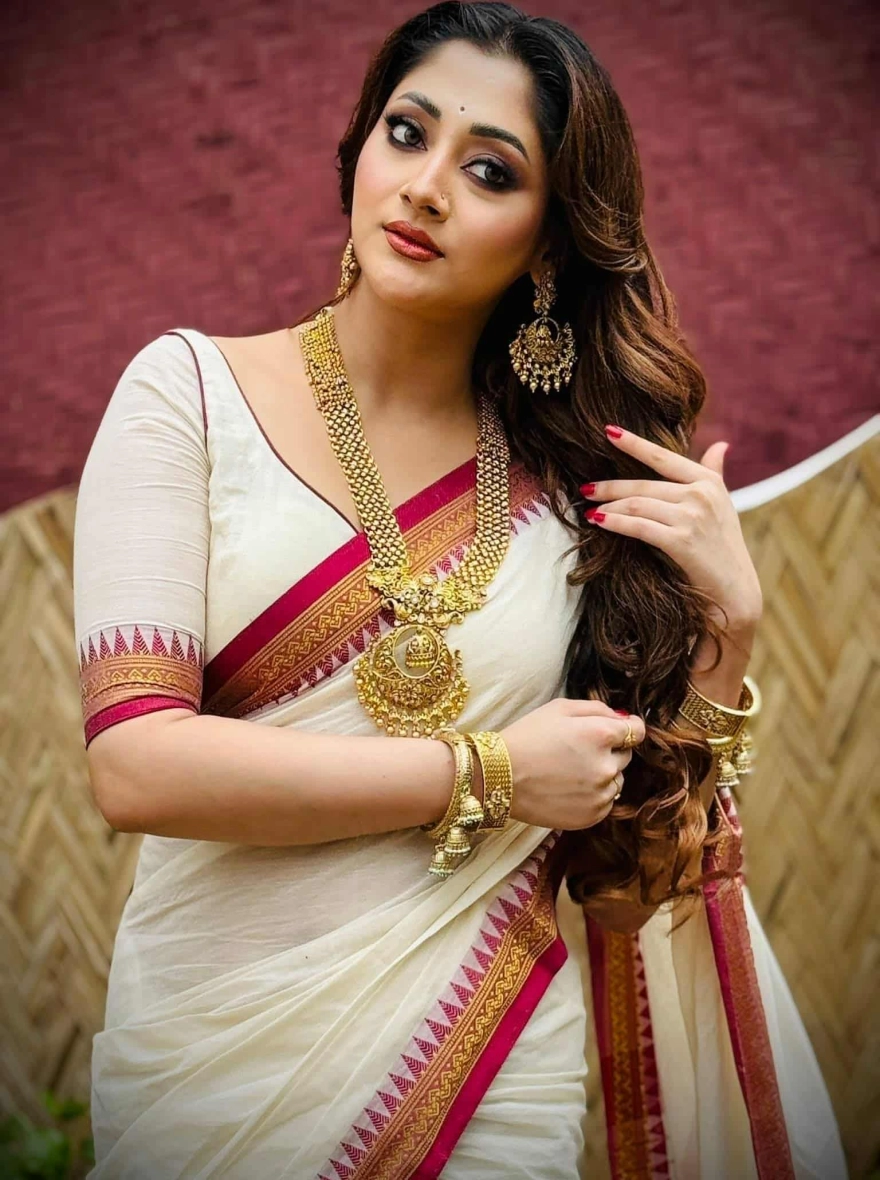 Off-White "Love Pair" Tangail Half Silk Saree