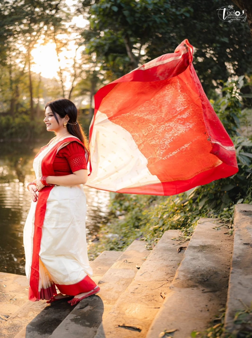Women's Puja Special Katan Saree - Elegant Red & White Soft Silk