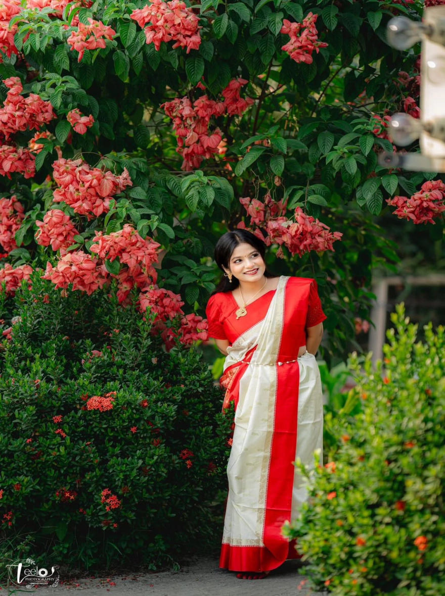 Women's Puja Special Katan Saree - Elegant Red & White Soft Silk
