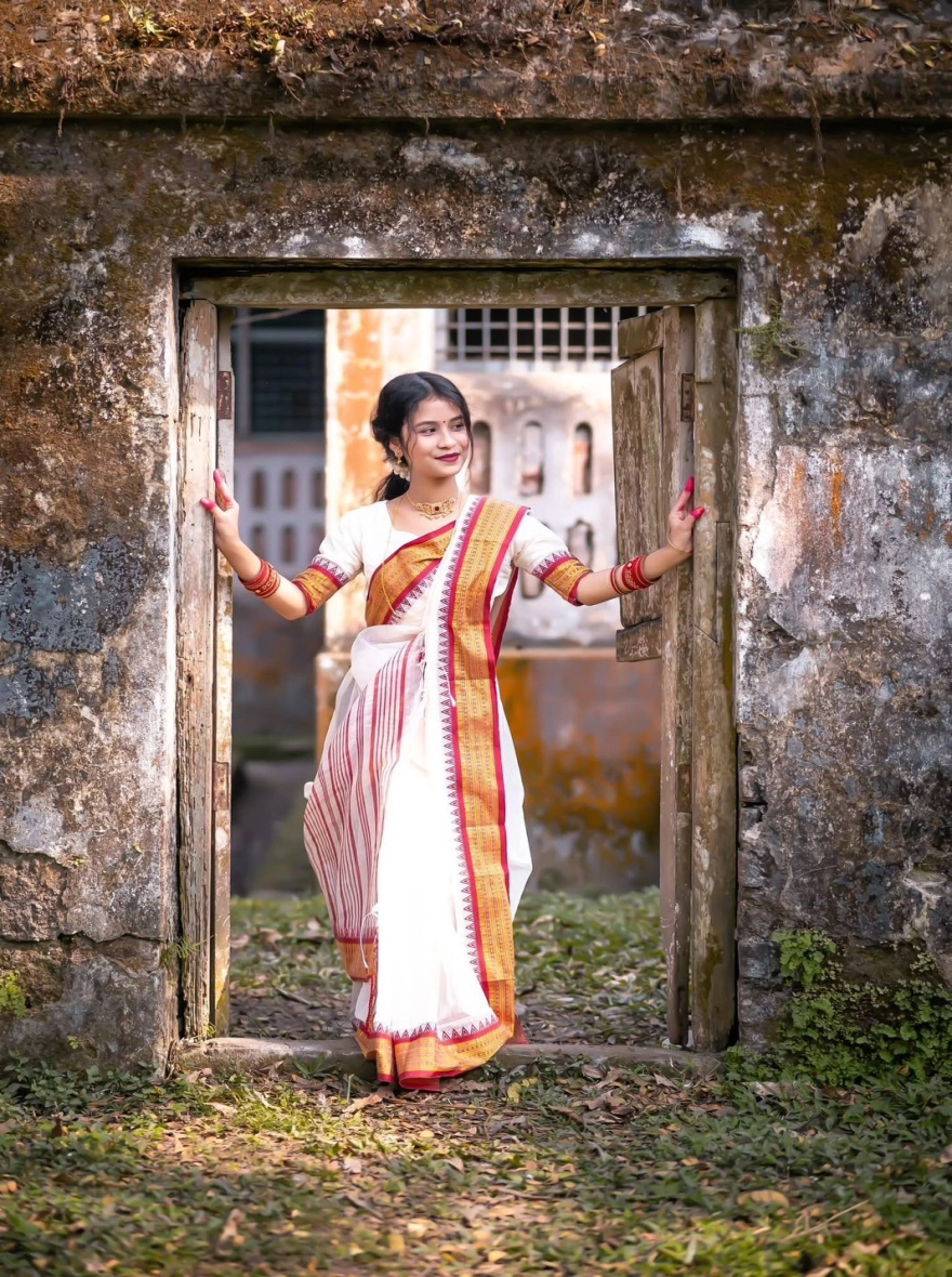 Women's Exclusive Maroon HalfSilk Katha Stitching Saree - 12 Haat with Blouse Piece