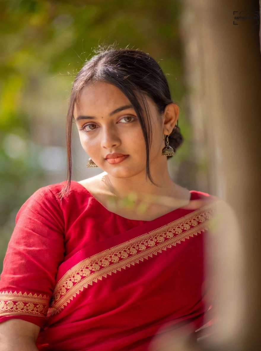 Women's Exclusive Fashionable Trendy Tangail Half Silk Nakshi Pair Saree - Maroon