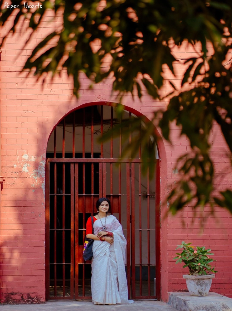 Women's HalfSilk Nakful Jamdani Saree - Elegant White Traditional Wear