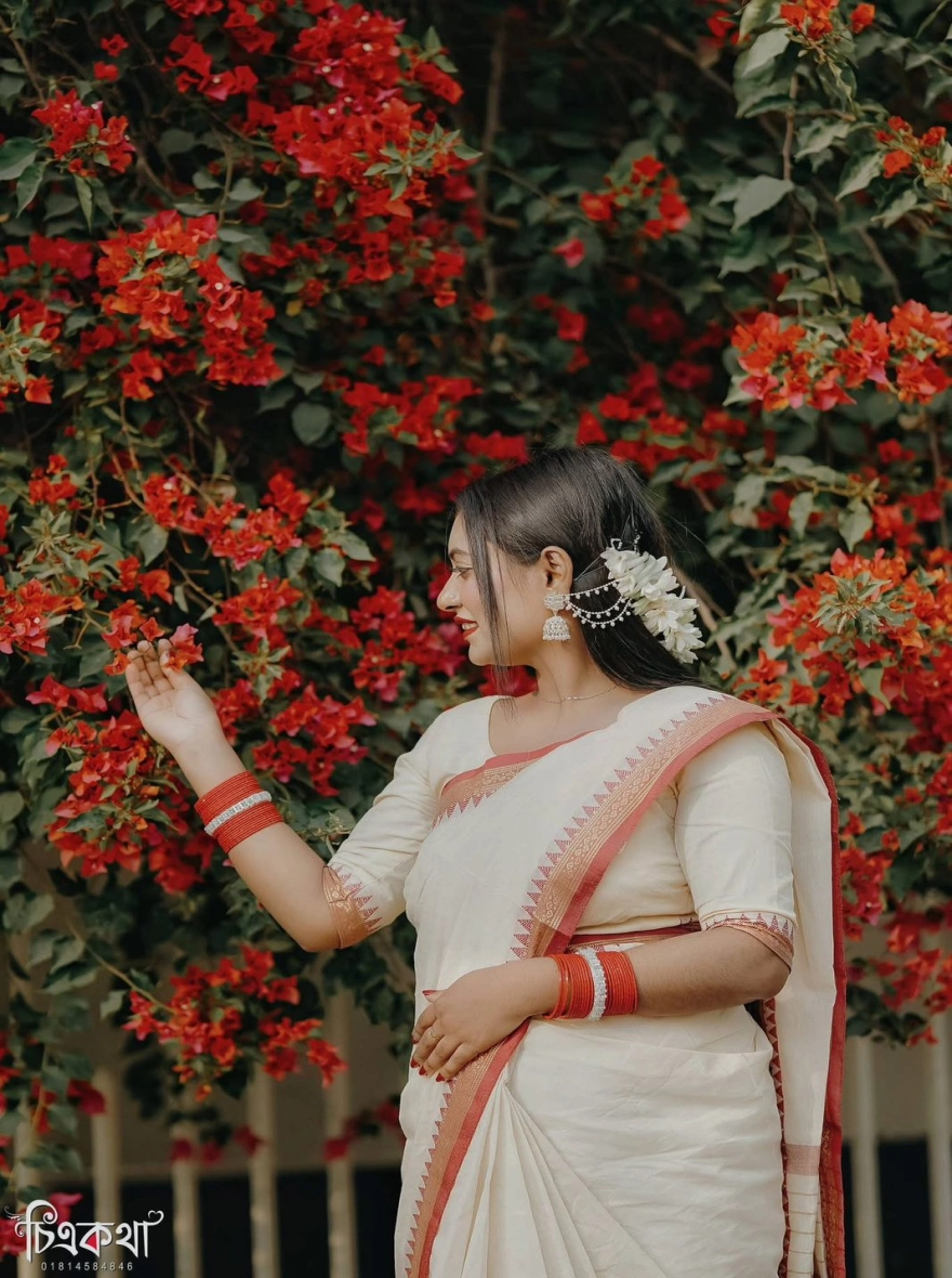 Women's Exclusive Trendy Tangail Cotton Nakshi Pair Saree - Off-White & Red