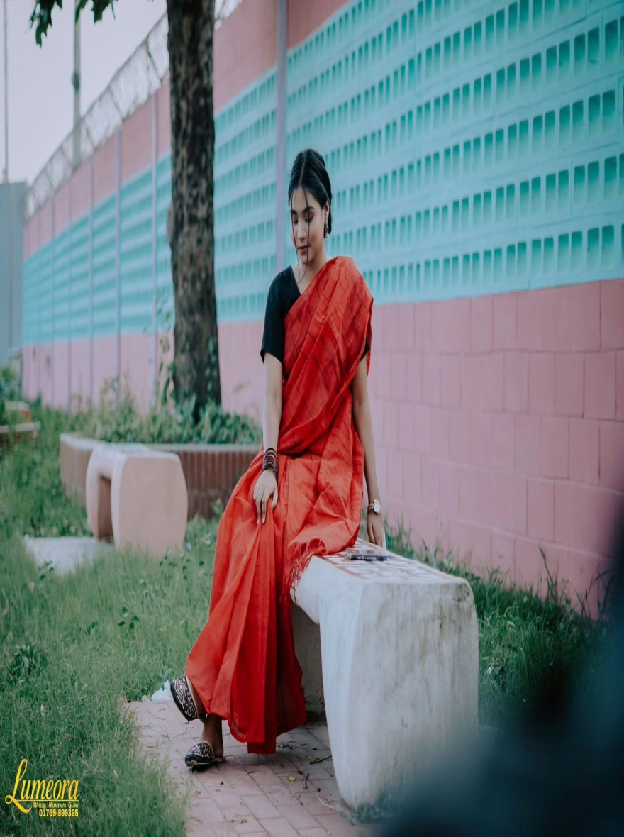 Women's Trendy Halfsilk Handloom Chumki Saree - Vibrant Red Festive Wear