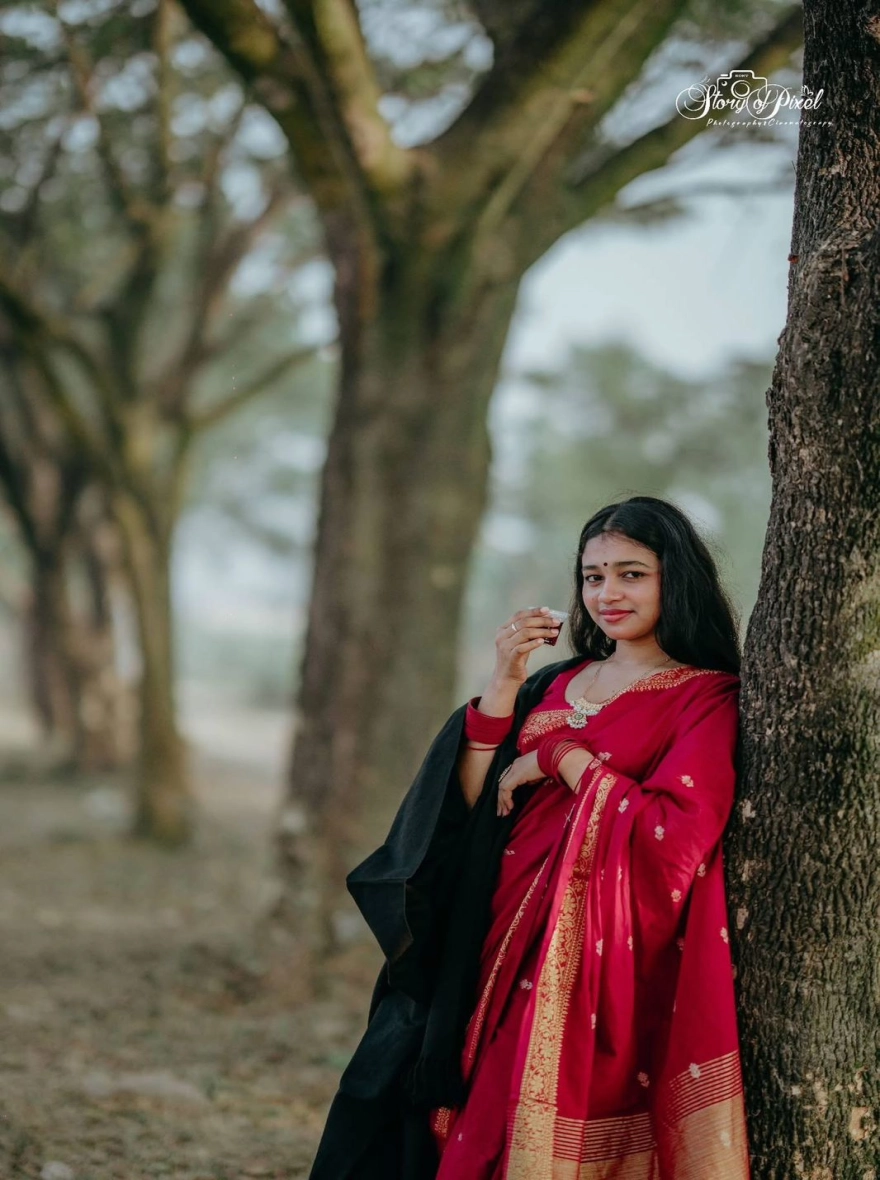 Women's Exclusive Fashionable Trendy Tangail HalfSilk Nakshi Pair Saree - Elegant Maroon & Gold