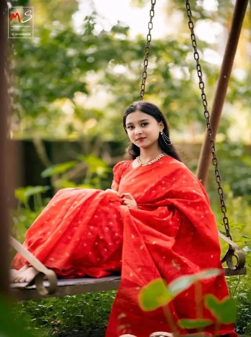 Women's Traditional Nakful Jamdani Saree – Vibrant Red & Gold Heritage Edition