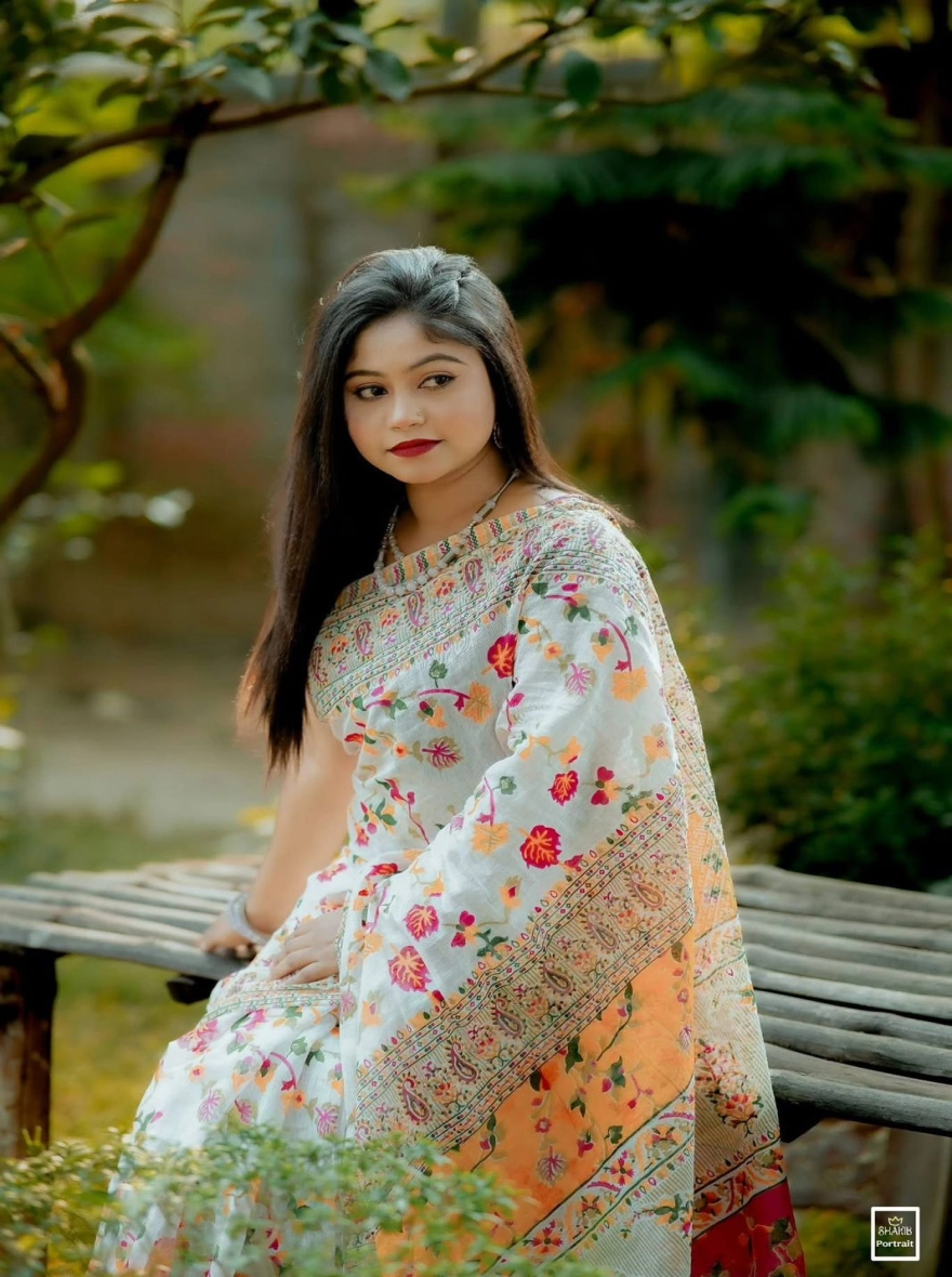 Women's Viral Afsan Print Saree – Trendy Multi-Color Floral Motif