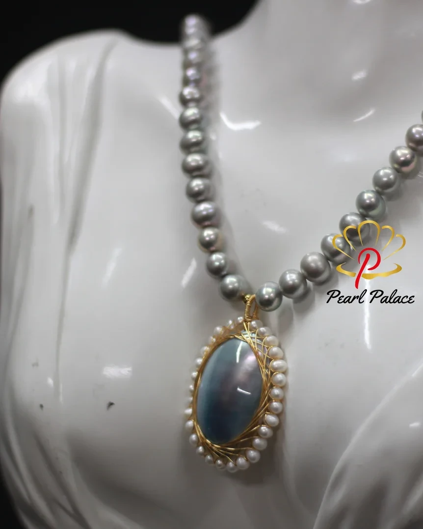 Silver Pearl Necklace with Silver Shell Pearl Pendant.