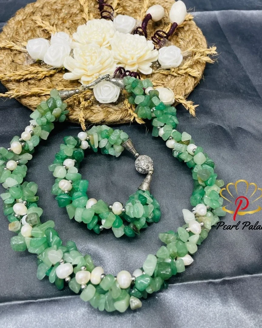 Serenity in Green: Panna Stone and Pearl Harmony necklace set