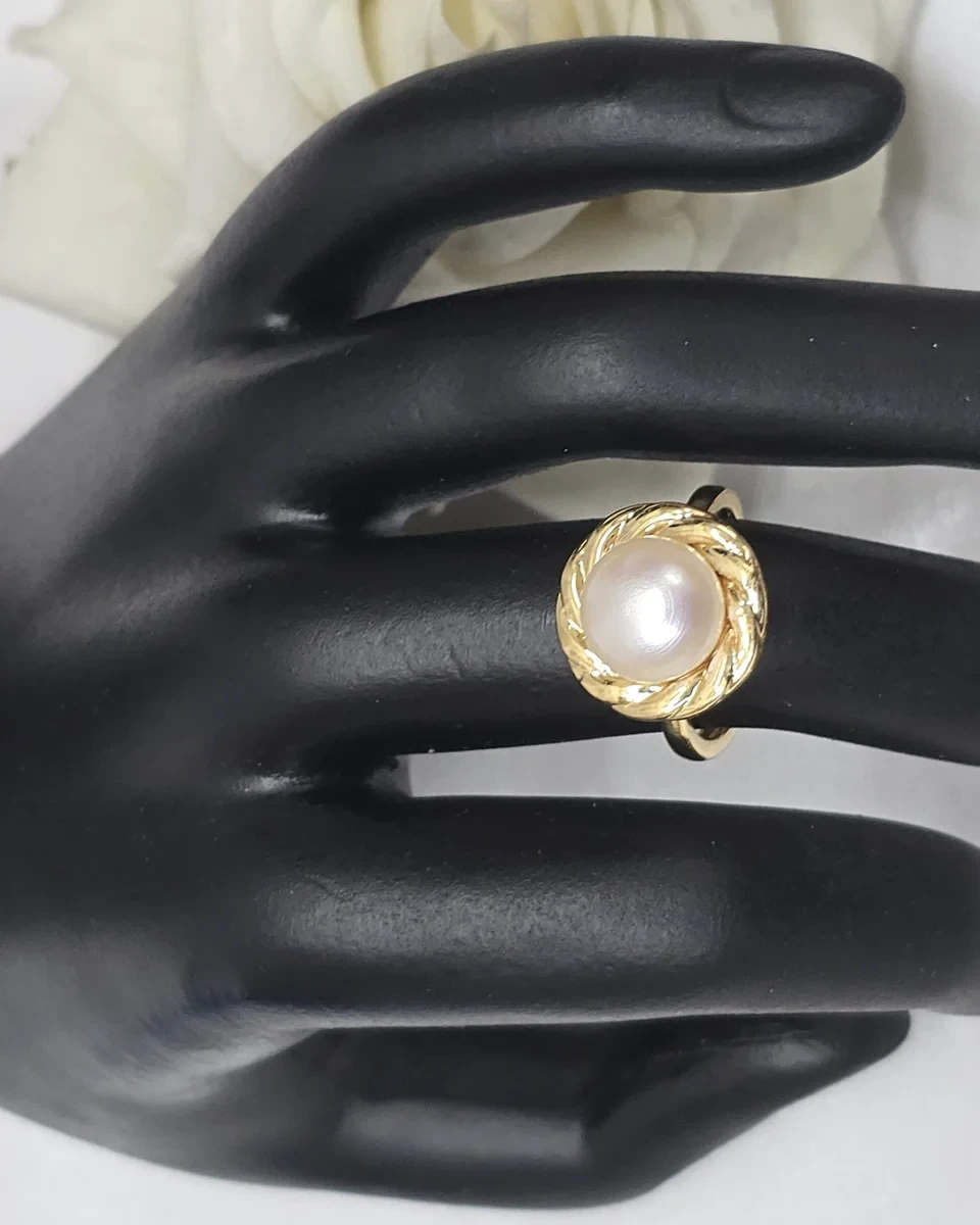 Luminous Bloom White pearl