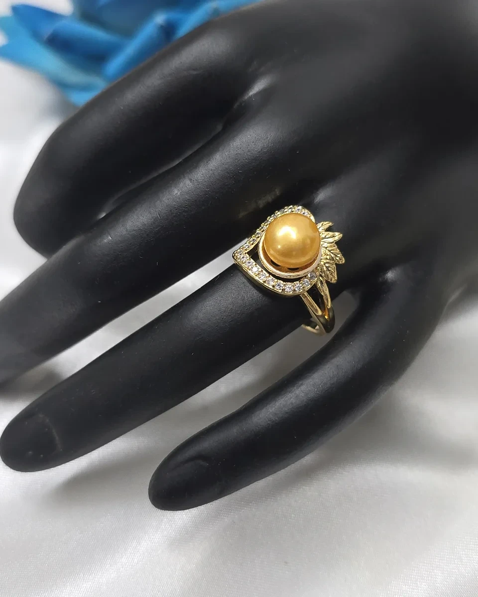 Velvet Glow Wrap pearl ring