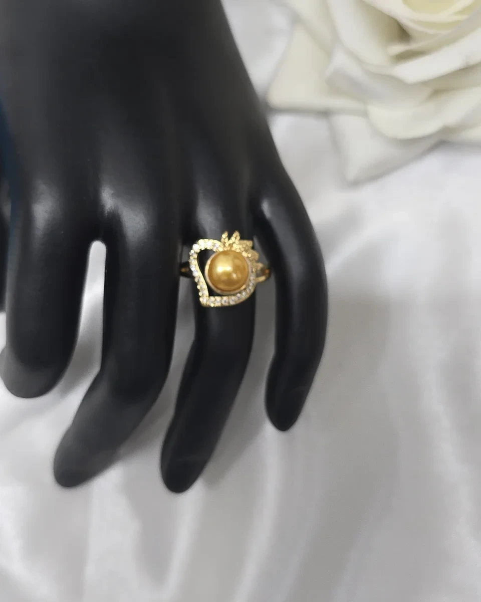 Velvet Glow Wrap pearl ring