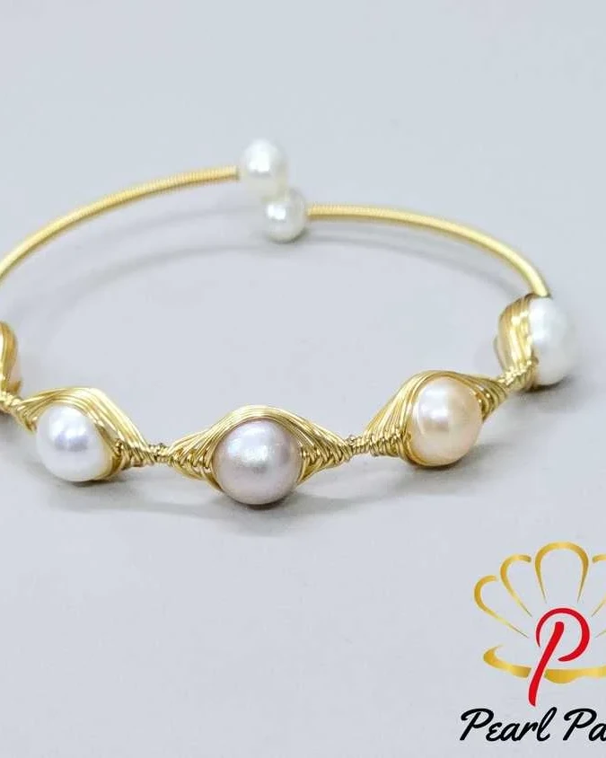 The Luxe Pearl Charm adjustable pearl bracelet