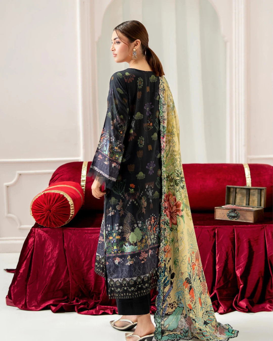 Pakistani Mahajal Vol. 16 by Gull Jee Unstitched – Midnight Garden Ring Edition