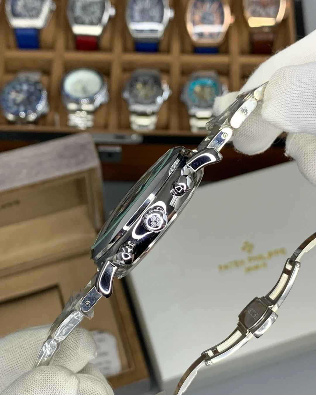PATEK PHILIPPE Active Chronograph White Dial