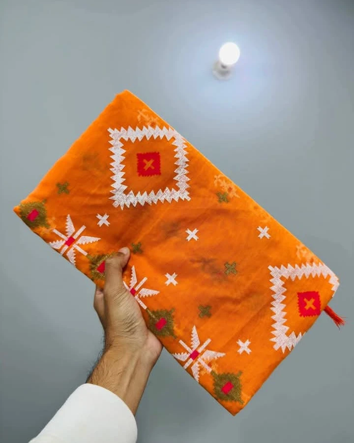 Exclusive Semi-Pure Cotton Handloom Jamdani Print Saree with Tassels