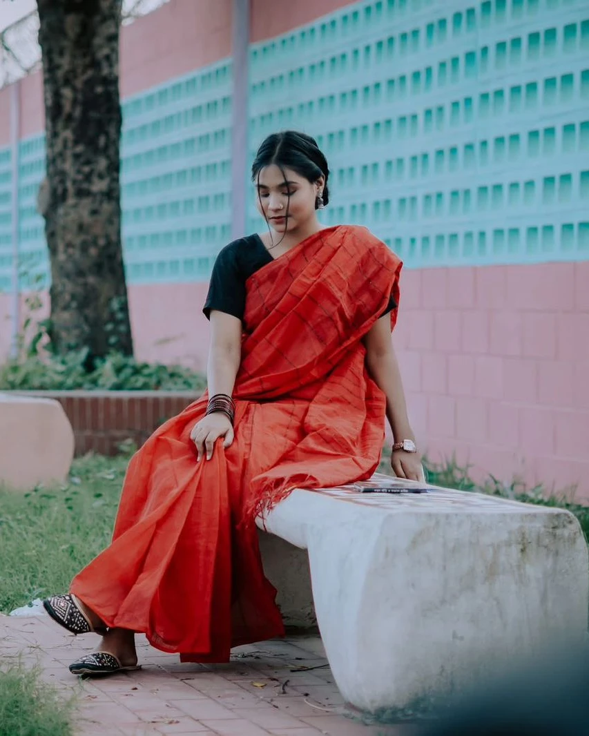 Women's Trendy Halfsilk Handloom Chumki Saree