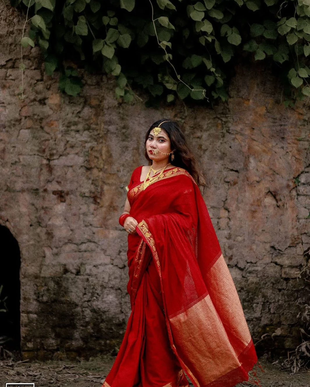 Women's Exclusive Half Silk Nakshi Paar Saree