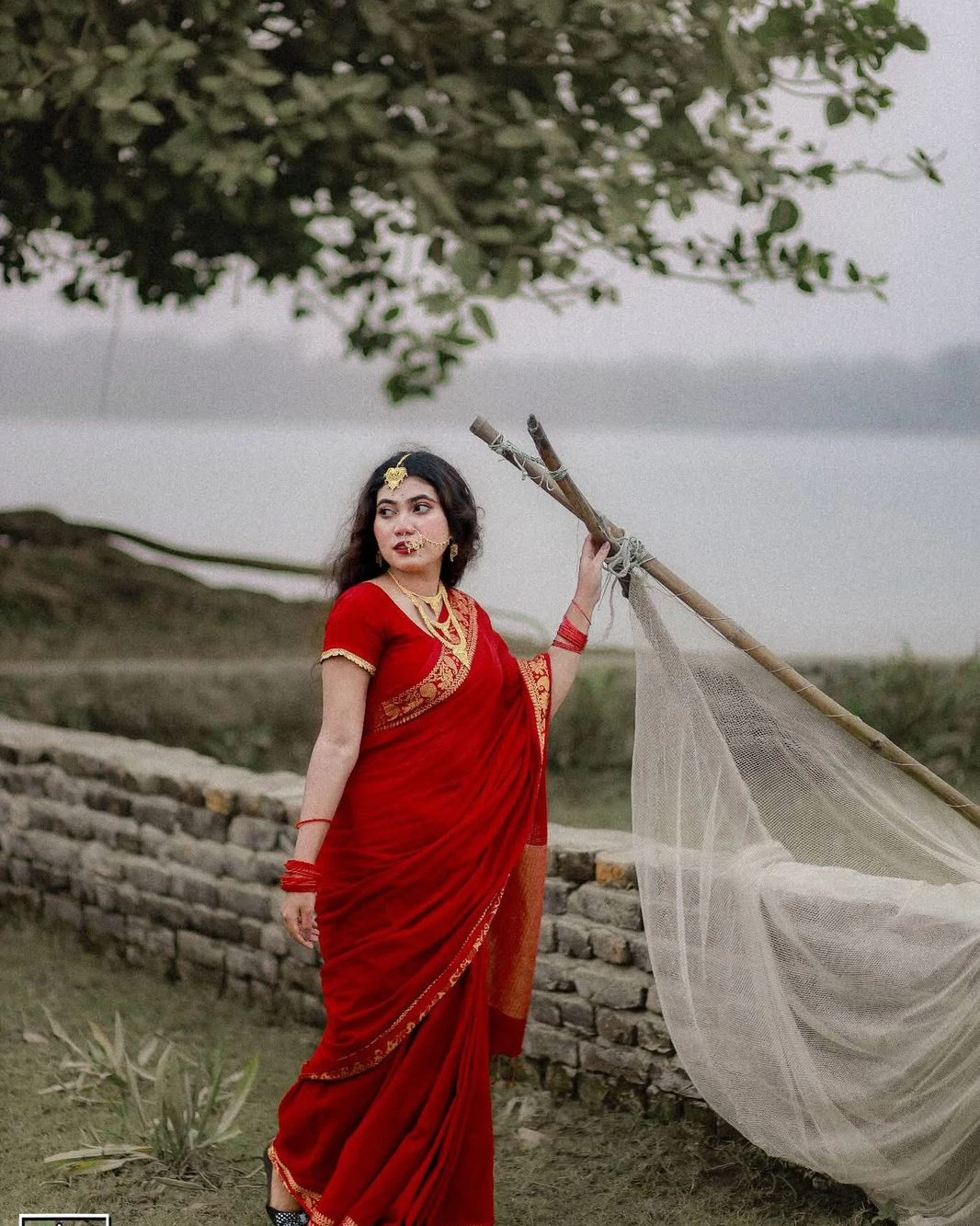 Women's Exclusive Half Silk Nakshi Paar Saree