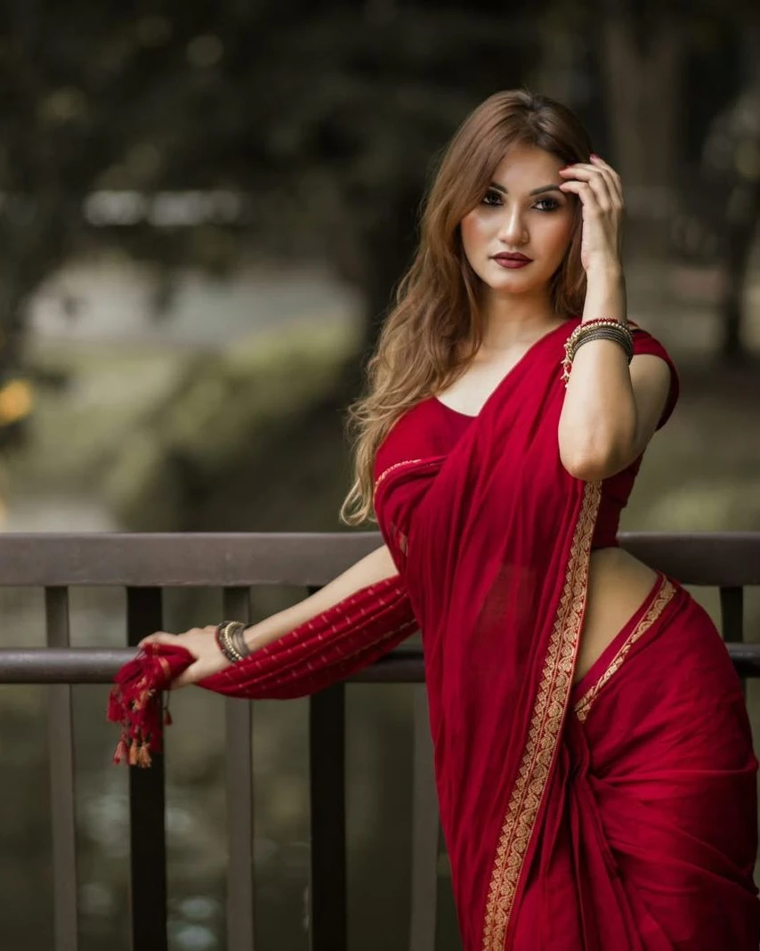 Women's Exclusive Fashionable Trendy Tangail HalfSilk Nakshi Paar Saree