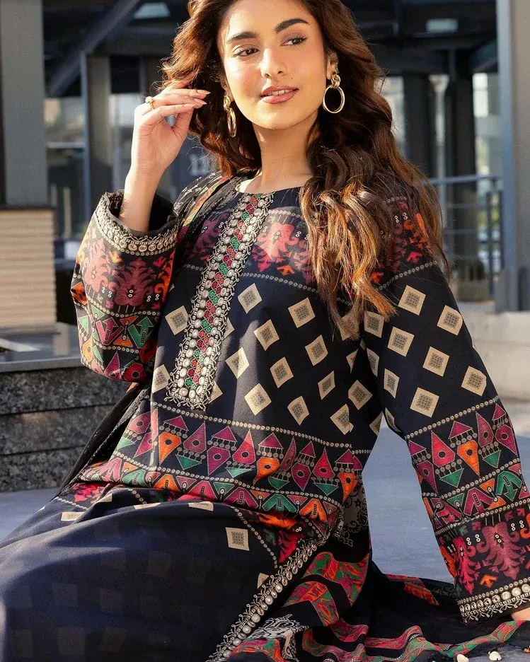 Midnight Onyx Luxury Embroidered Lawn Three-Piece Suit