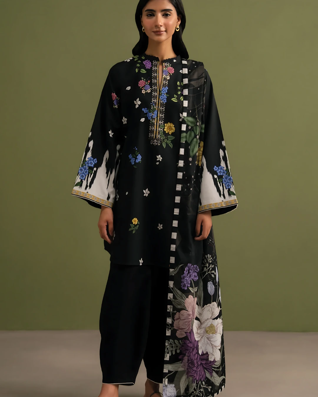 Midnight Noir Luxury Embroidered Lawn Three-Piece Suit-1