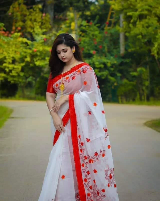 Women's Fashionable Chanderi Silk Saree-1