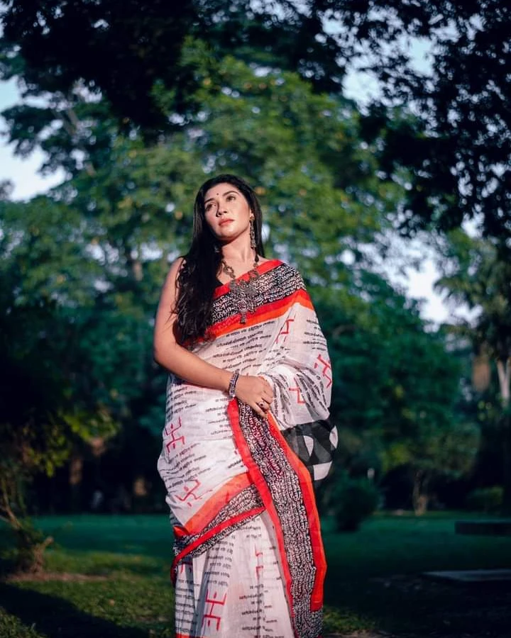 Women's Fashionable Chanderi Silk Saree-3